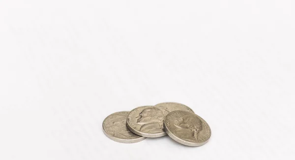 Alcune Monete Moderne Degli Stati Uniti Isolate Sullo Sfondo Bianco — Foto Stock