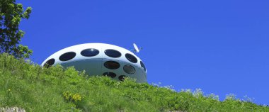 UFO açık mavi gökyüzü ve Kafkas Dağları yatay yaz karşı. Dombai doğa, Rusya Federasyonu
