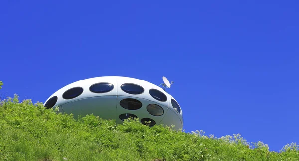 Ufo Gegen Klaren Blauen Himmel Und Kaukasische Gebirgslandschaft Sommer Dombai — Stockfoto