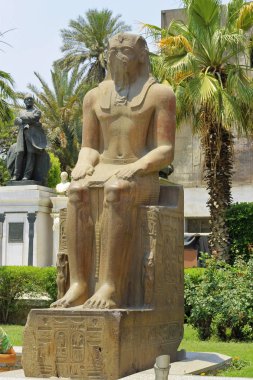 Heykeli yakınındaki Museum, Mısır, Kahire Mısır 2013 Mayıs 16