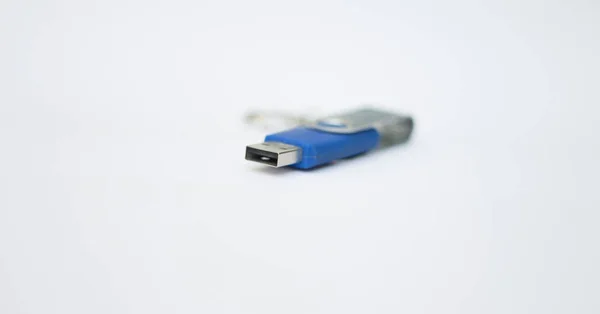 Синий Пластик Металл Usb Флэш Памяти Сохранения Информации Белом Фоне — стоковое фото