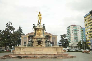 Altın anıt Neptune ve Çeşme Merkez, Batum, tiyatro kare, Georgia