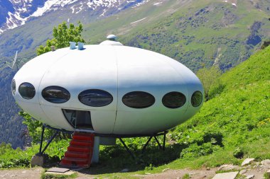 UFO ve Kafkas Dağları yatay yaz. Dombai doğa, Rusya Federasyonu