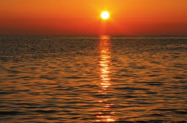 Günbatımı denize. Karadeniz Sahil sahil akşamı