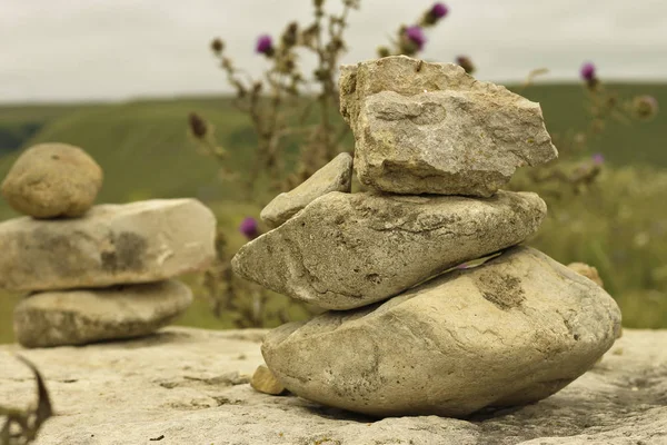 Evenwichtige Stenen Het Alpiene Gebied Buurt Van Kaukasus — Stockfoto