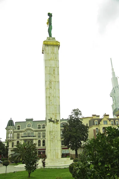 麦地亚雕像在欧洲广场，巴统市 — 图库照片