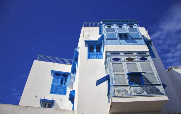 Ciudad blanca y azul Sidi Bou Said, Túnez, norte de África — Foto de Stock