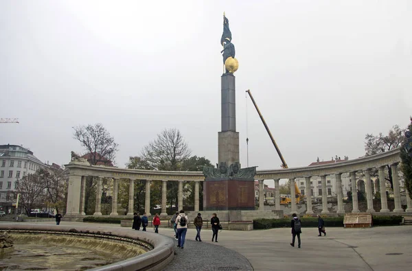 Памятник советским воинам - Герои Красной Армии в Вене — стоковое фото