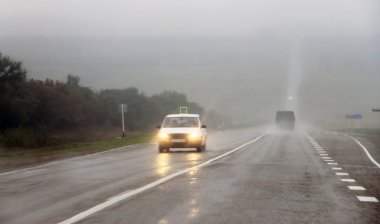 Araba gündüz hareketli manzara otoyol