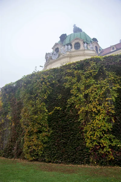 Klosterneuburg klooster van de rooms-katholieke kerk in de buurt van Wenen au — Stockfoto