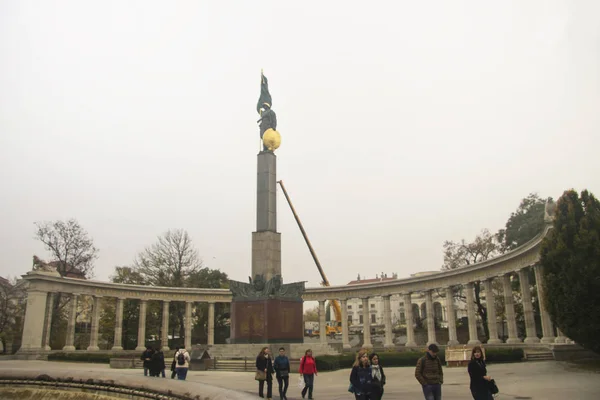 Памятник советским воинам - Герои Красной Армии в Вене — стоковое фото