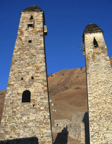 Torres de Ingushetia. Arquitectura antigua y ruinas — Foto de Stock