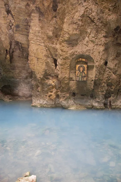 Proval lake inside Mashuk mountain, Pyatigorsk — Stock Photo, Image