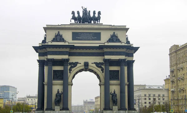 Moskova Rusya Federasyonu Kutuzovsky Caddesi üzerinde Triumphal Arch Telifsiz Stok Fotoğraflar