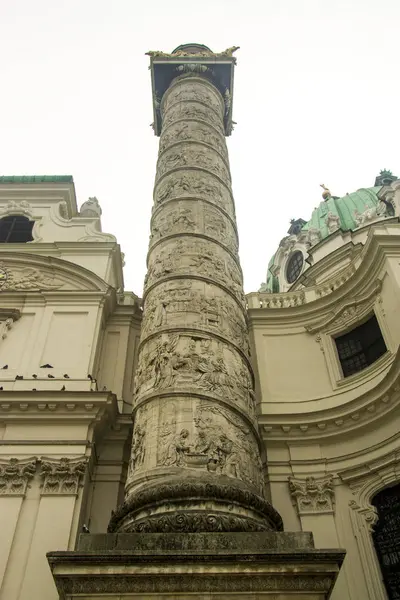 Igreja de São Carlos - Karlskirche, Karlsplatz em Viena, Áustria — Fotografia de Stock