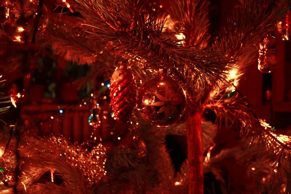 Decoração de árvore de Natal na árvore de Natal — Fotografia de Stock