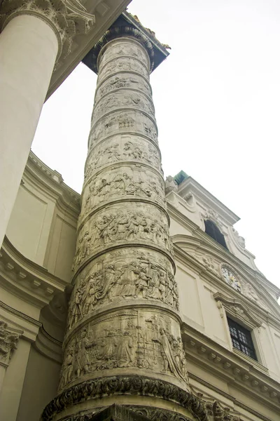 Igreja de São Carlos - Karlskirche, Karlsplatz em Viena, Áustria — Fotografia de Stock