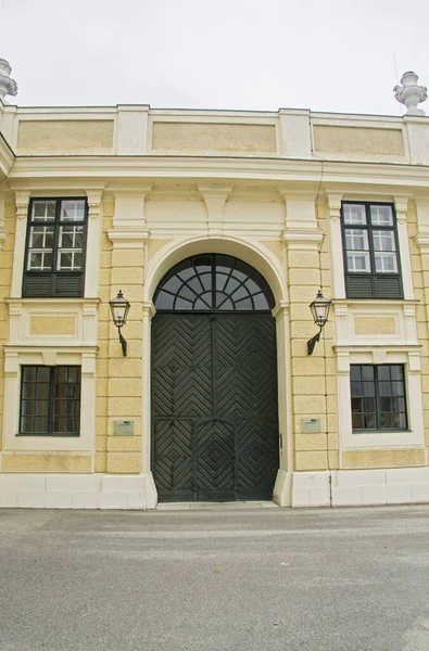 Palacio de Shonbrunn y zona de primer plano Viena Austria — Foto de Stock