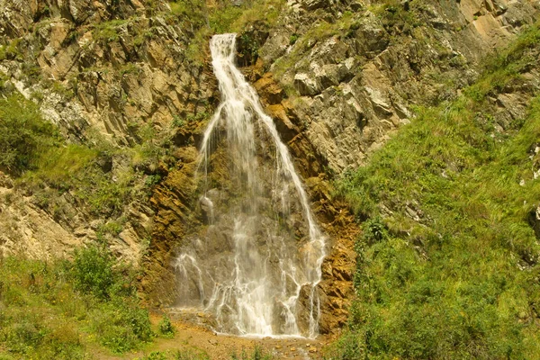 Cascade Coulant Entre Les Montagnes Caucase Nord Sud Fédération Russie — Photo