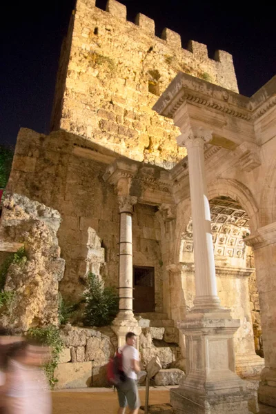 Adrian Puertas Del Casco Antiguo Por Noche Kaleichi Antalya Turquía — Foto de Stock