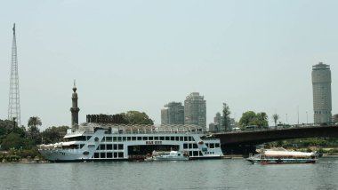 16 Mayıs 2013 'te Mısır, Kahire' de Nil Nehri 'ne giden bir yolcu gemisi.