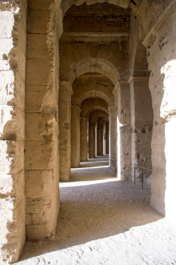 El Jem Tunus 'taki Kolezyum' un içinde. Kuzey Afrika 'daki antik amfitiyatro 13 Ekim 2018