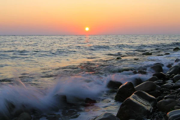 Гарний Захід Сонця Над Морем Вечір Березі Чорне Море Маленькими — стокове фото