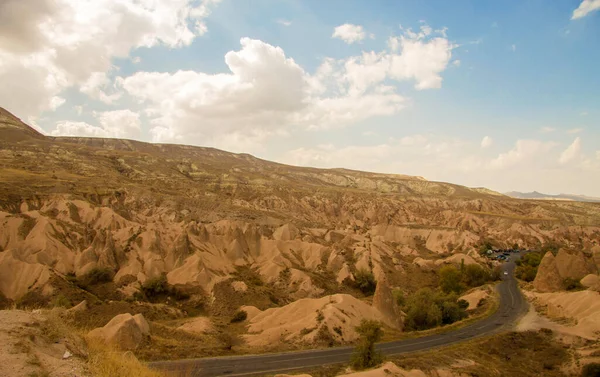 Krajobraz Parku Narodowego Cappadocia Dolina Kapadocji Widokiem Góry Dzień Goreme — Zdjęcie stockowe