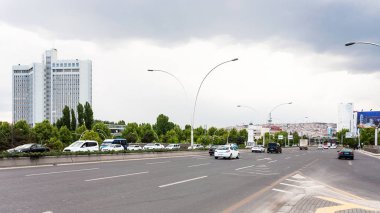 Ankara, Türkiye - 2 Mayıs 2018: panoramik Mevlana Bulvarı bulutlu gün Ankara şehrinde. Ankara Türkiye Cumhuriyeti'nin başkenti olduğunu