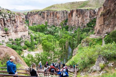 Ihlara Vadisi, Türkiye - 6 Mayıs 2018: insanlar Ihlara Vadisi Aksaray ili yürüme mesafesindedir. Ihlara Vadisi 16 km uzun gorge, Türkiye'nin en ünlü vadide gezi hiking
