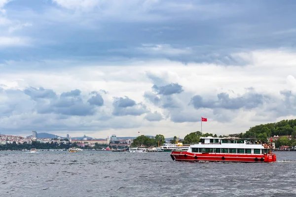 Istanbul Turkije Mei 2018 Mensen Excursie Boot Baai Van Gouden — Stockfoto