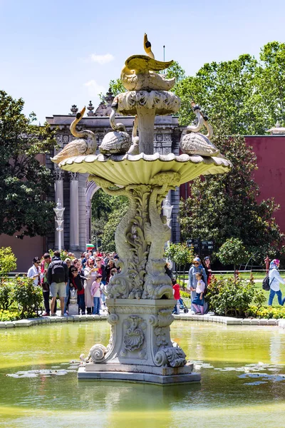 Istanbul Turkije Mei 2018 Toeristen Buurt Van Fontein Tuin Van — Stockfoto