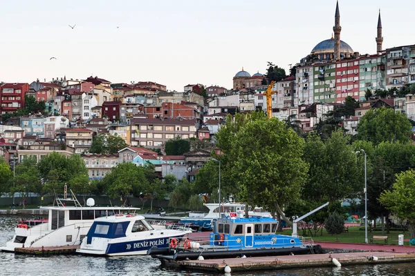 Istanbul Turquía Mayo 2018 Barcos Cerca Del Muelle Distrito Fatih —  Fotos de Stock