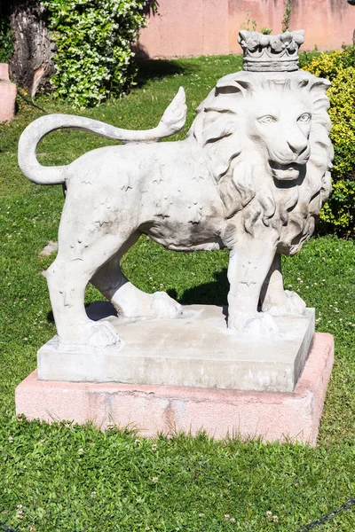 Istanbul Turquie Mai 2018 Statue Lion Royal Dans Jardin Palais — Photo