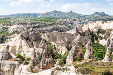 Türkiye'ye - antik kaya evler Göreme Milli Parkı'nda Kapadokya bahar seyahat