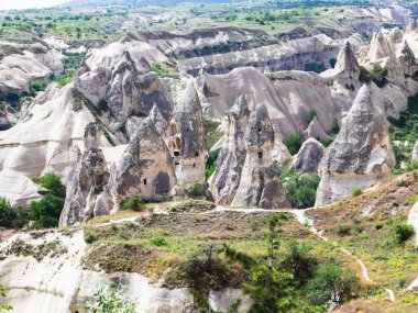 Türkiye'ye - eski kaya evler Göreme Milli Parkı'nda Kapadokya bahar seyahat