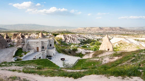 Viaje Turquía Edificios Antiguos Modernos Ciudad Uchisar Capadocia Primavera — Foto de Stock