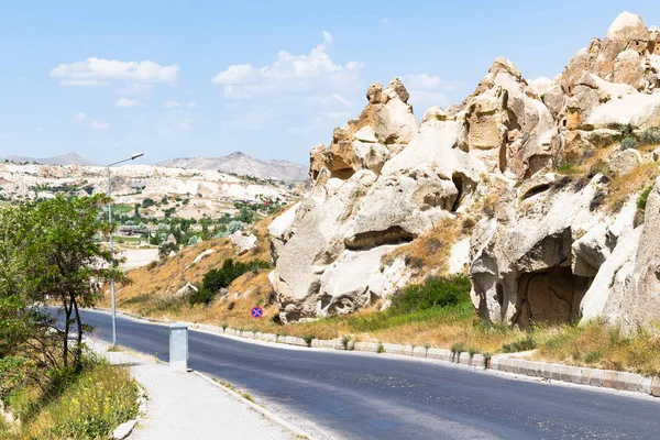 Podróż Turcji Droga Miasta Göreme Kapadocji Wiosnę — Zdjęcie stockowe