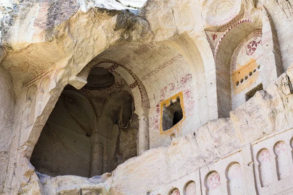 Ταξίδι Στην Τουρκία Αρχαία Σκοτεινή Εκκλησία Καρανλικ Kilise Κοντά Στην — Φωτογραφία Αρχείου