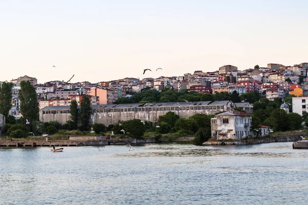 Resa Till Turkiet Utsikt Över Havet Istanbul City Vårkväll Från — Stockfoto