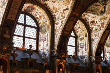 Münih, Almanya - 21 Mayıs 2018: Hall ikamet Müzesi (Münih Residenz). Residenz Bavyera Wittelsbach kralları eski Kraliyet Sarayı olduğunu