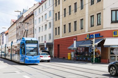 Münih, Almanya - 23 Mayıs 2018: Munich City - tramvay Barer str. Münih üzerinde kentsel ulaşım nın başkenti ve en kalabalık şehir Alman Bavyera devlet olduğunu