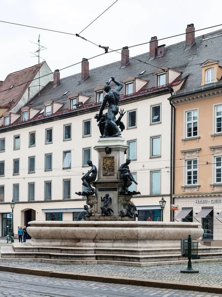 Augsburg Niemcy Maja 2018 Turystów Pobliżu Herkulesbrunnen Fontanna Herkules Bulwarze — Zdjęcie stockowe