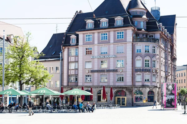 Augsburg Germany May 2018 People Outdoor Cafe Koenigsplatz Square Augsburg — Stock Photo, Image