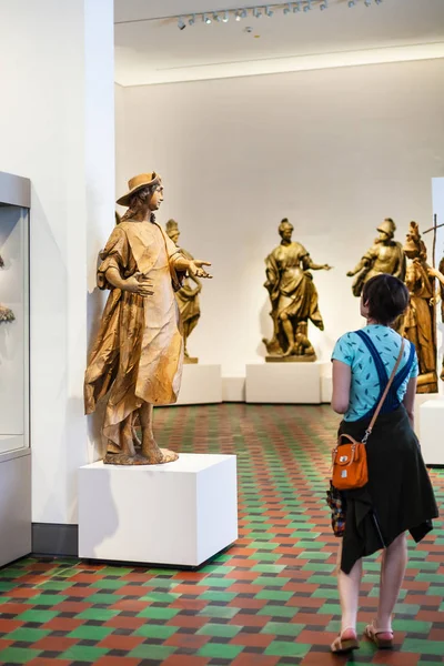 Мюнхен Германия Мая 2018 Года Посетитель Зале Баварского Национального Музея — стоковое фото
