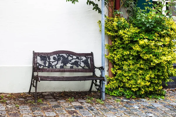 Travel Germany Wet Old Bench Residential Quarter Kirchgasse Street Augsburg — Stock Photo, Image