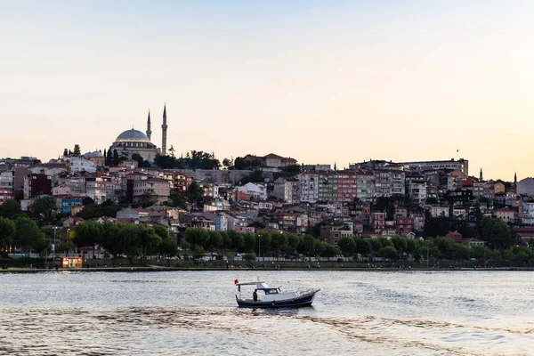 Resa Till Turkiet Fatih Kvartalet Istanbul City Vårkväll Från Golden — Stockfoto