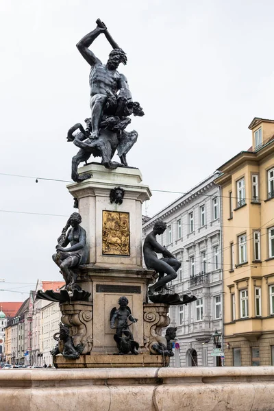 Resa Till Tyskland Herkulesbrunnen Herkules Fontän Syn Maximilianstrasse Street Augsburg — Stockfoto