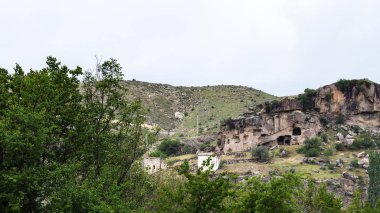 Türkiye - eski mağara evler bahar Kapadokya Ihlara Vadisi Aksaray ilindeki seyahat