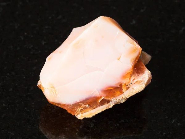 Macroripresa Minerali Naturali Prezioso Opale Grezzo Gemma Opale Fuoco Granito — Foto Stock